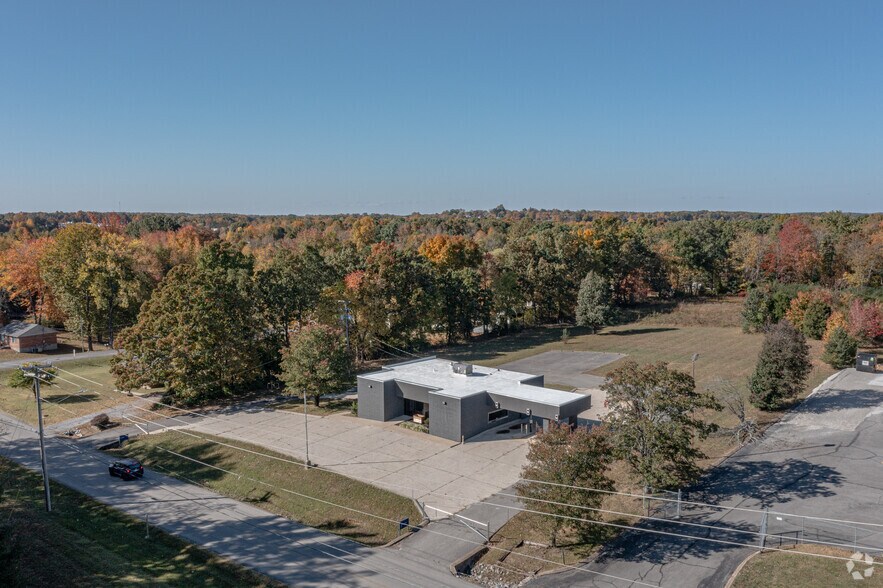 228 Tennsco Dr, Dickson, TN 37055 Bank For Sale