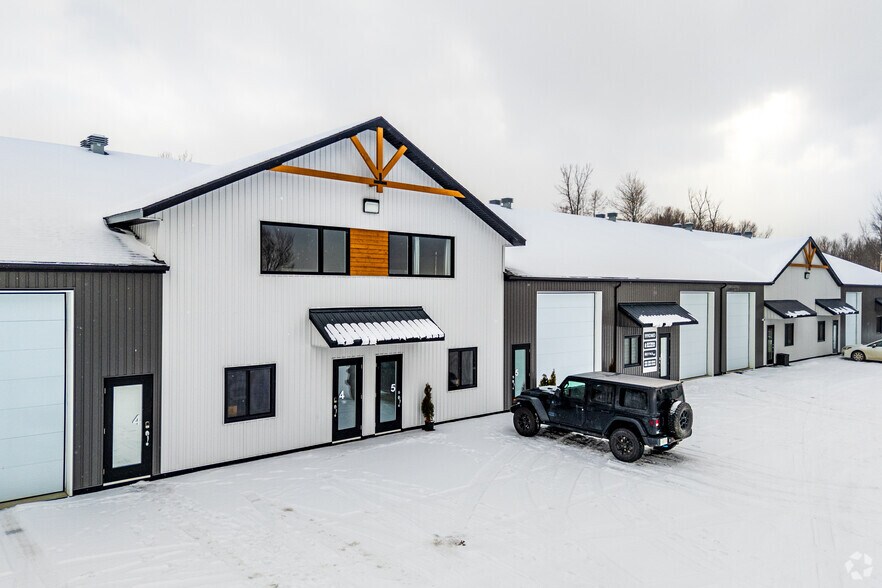 Primary Photo Of 2300 Rue De L'avenir, Dunham Service For Lease