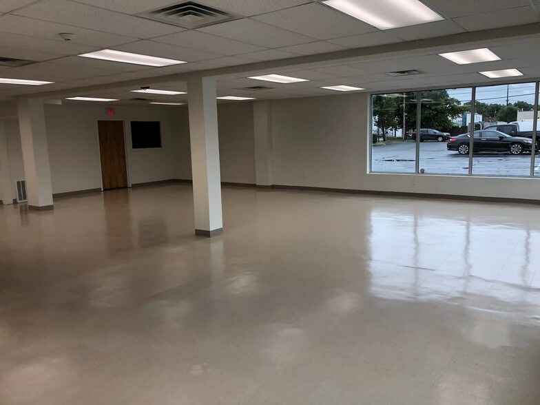 More Photos Of 1599 Smithtown Ave, Bohemia Freestanding For Lease