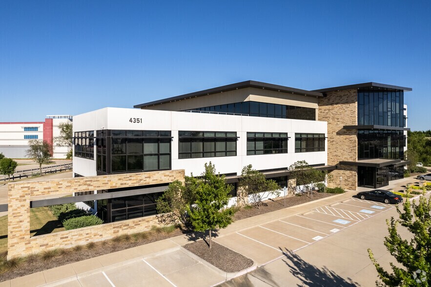 More Photos Of 4351 Mapleshade Ln, Plano Office For Lease