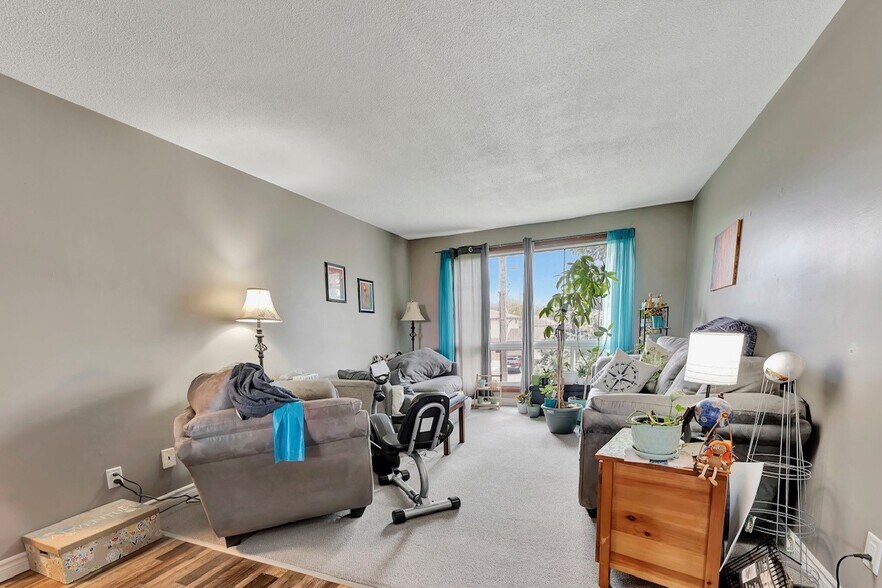 More Photos Of 52 Hampton St, Brantford Apartments For Sale