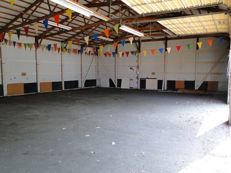 More Photos Of 177 S Pence St, East Alton Warehouse For Lease