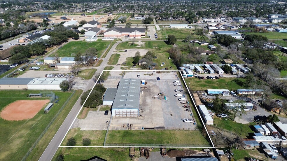 More Photos Of 18906 Turnip St, Spring Warehouse For Lease