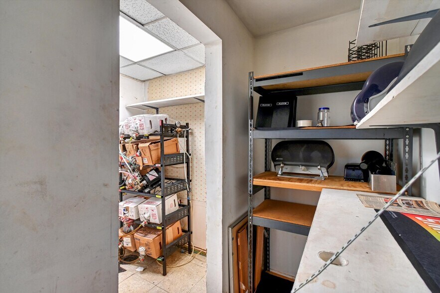 More Photos Of 15 E Centre St, Baltimore Bar For Sale