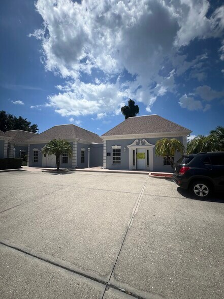 Primary Photo Of 205 Montgomery Ave, Sarasota Medical For Sale