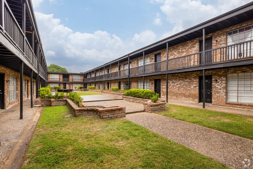 More Photos Of 6301 Alfano St, Houston Apartments For Sale
