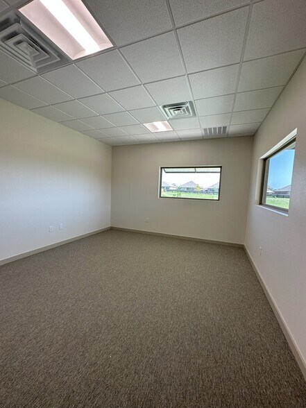 More Photos Of 10154 Windy Pointe Dr, Temple Office For Sale