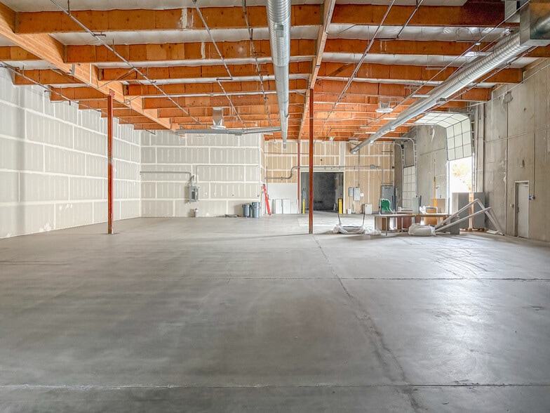 More Photos Of 2015 Airpark Ct, Auburn Warehouse For Lease
