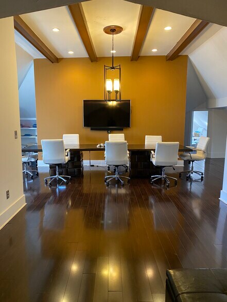 More Photos Of 2206 Union Ave, Memphis Office For Sale