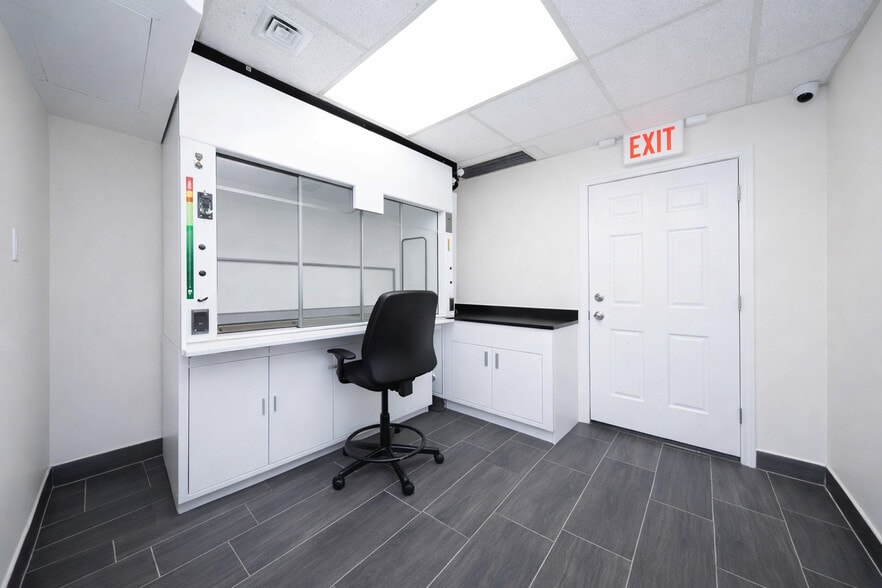 More Photos Of 2940 Richmond Ter, Staten Island Loft Creative Space For Sale