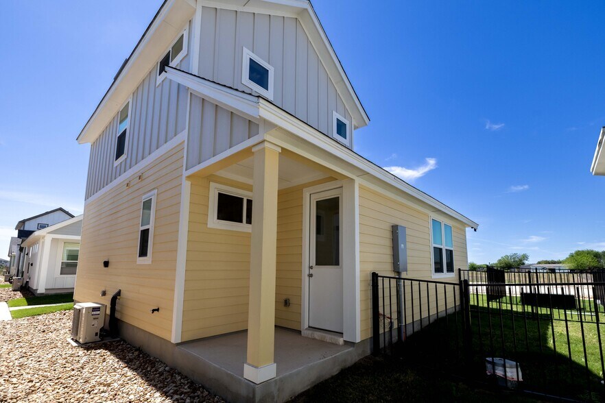 More Photos Of 2127 Hofstaat, New Braunfels Hospitality For Sale