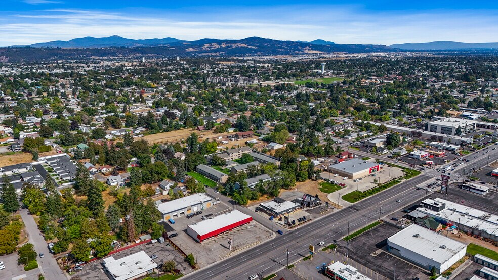 More Photos Of 21 N Skipworth Rd, Spokane Valley Showroom For Lease