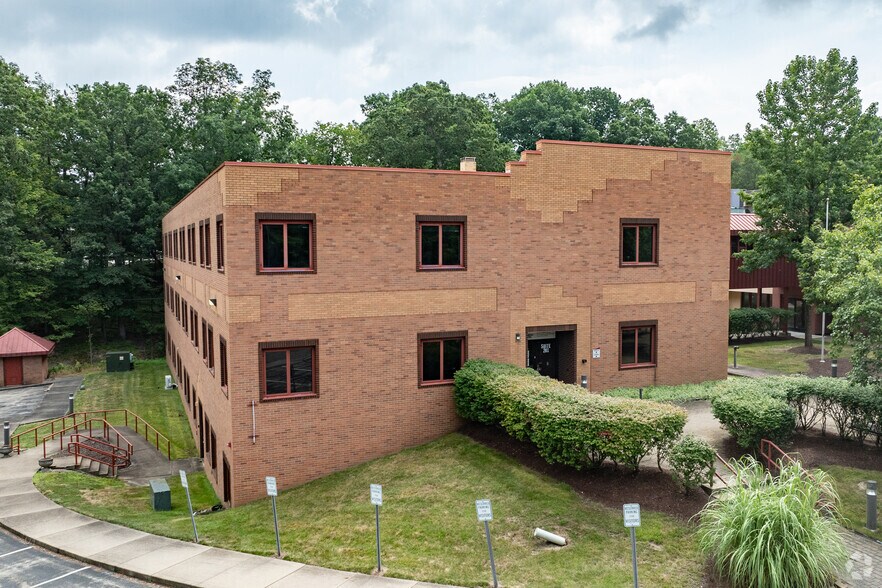 Primary Photo Of 5101 Triangle Ln, Murrysville Office For Lease