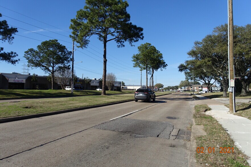 More Photos Of 10887 S Wilcrest Dr, Houston Storefront For Sale