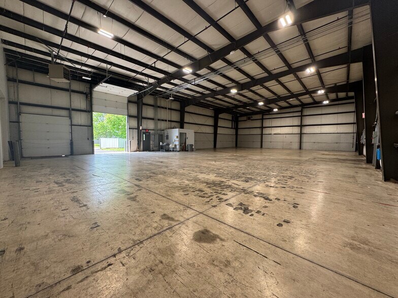More Photos Of 720 W Industrial Dr, Chelsea Warehouse For Lease