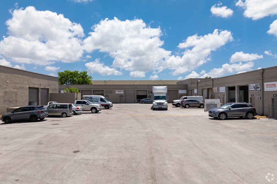 More Photos Of 7506-7560 NW 70th St, Miami Unknown For Lease