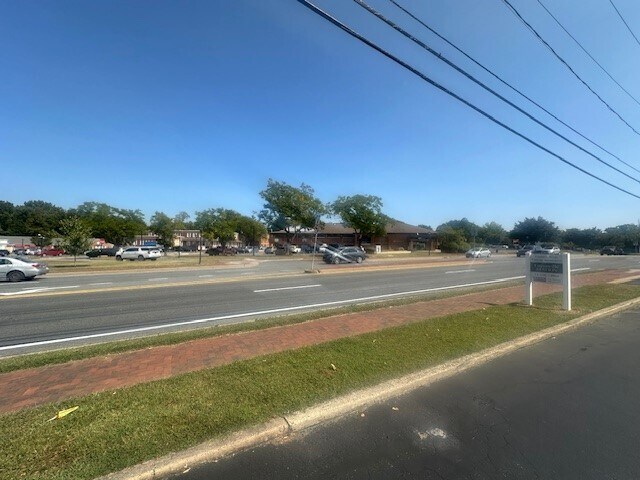 More Photos Of 3920 Kennett Pike, Wilmington Storefront For Lease