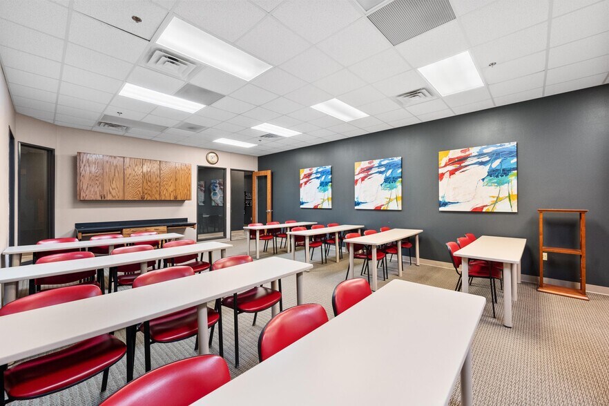 More Photos Of 4105 S Bowen Rd, Arlington Office For Lease