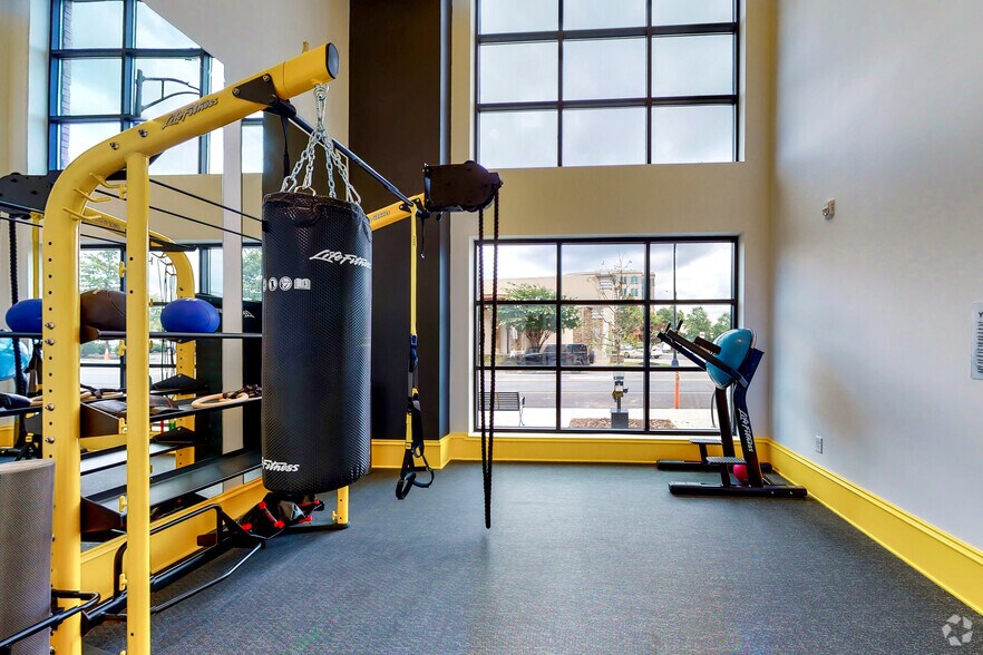 More Photos Of 101 W Morehead St, Charlotte Apartments For Lease