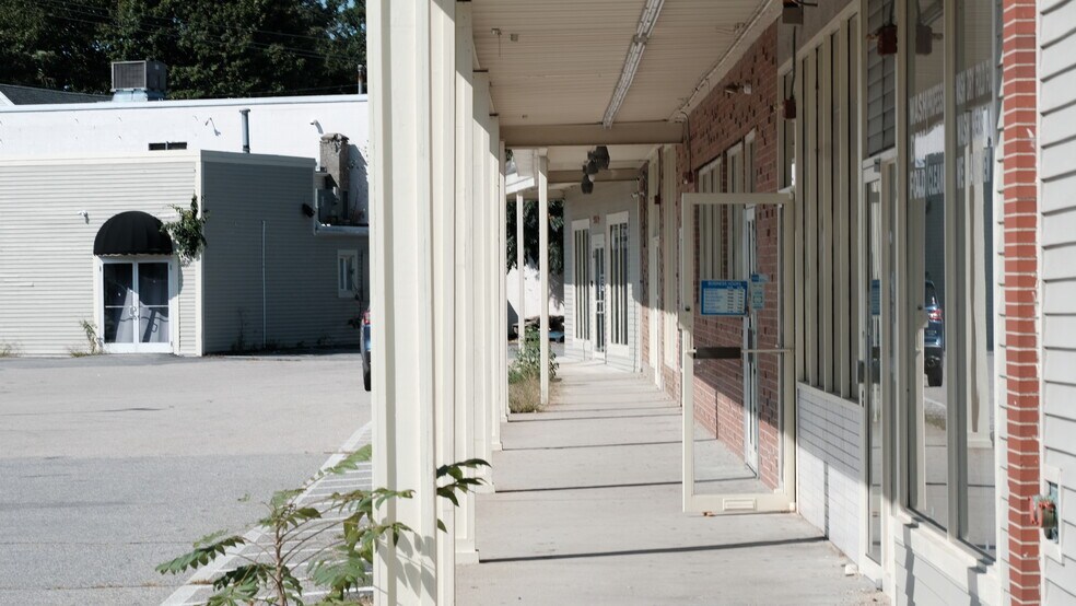 More Photos Of 1525-1527 Smith St, North Providence Unknown For Lease