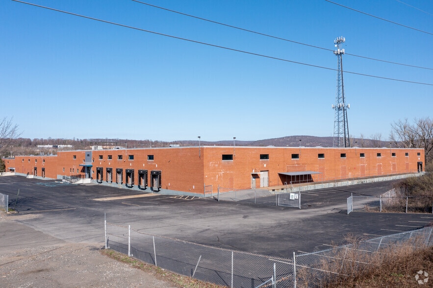 More Photos Of 301 Island Rd, Mahwah Warehouse For Lease