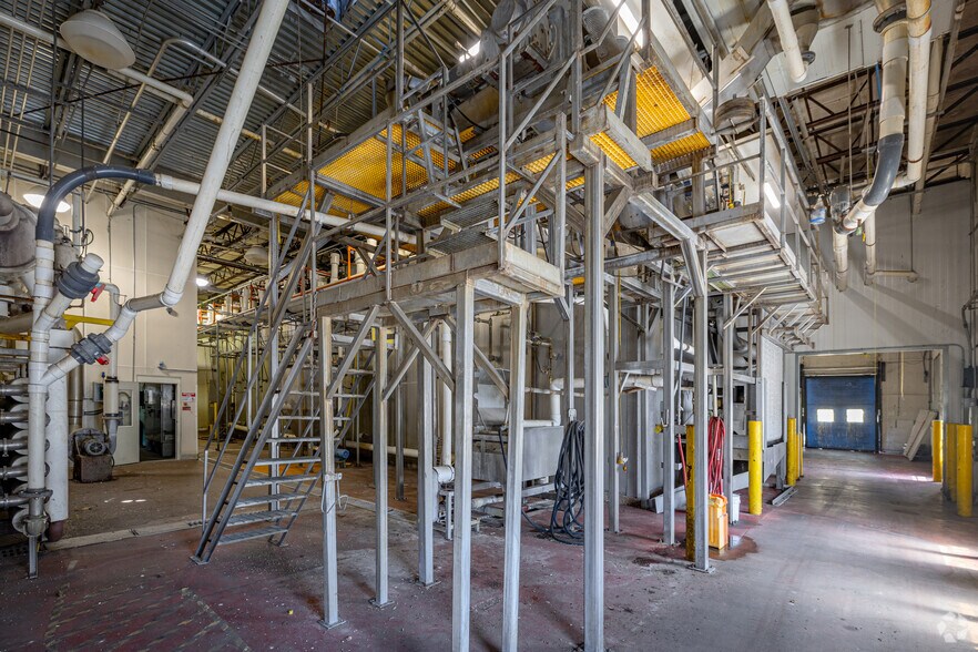 More Photos Of 502 Factory Ave, Ridgely Industrial For Sale