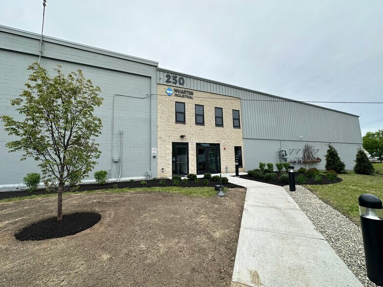 More Photos Of 250 Canal Rd, Fairless Hills Warehouse For Lease