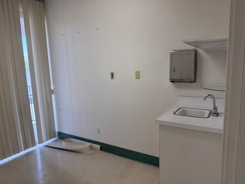 More Photos Of 924 Buena Vista St, Duarte Medical For Lease