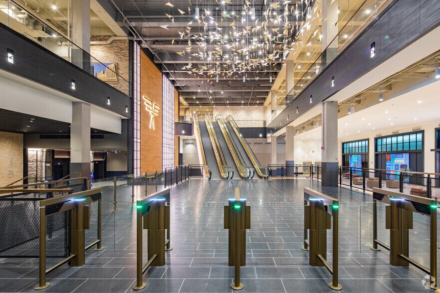 More Photos Of 433 W Van Buren St, Chicago Office For Lease