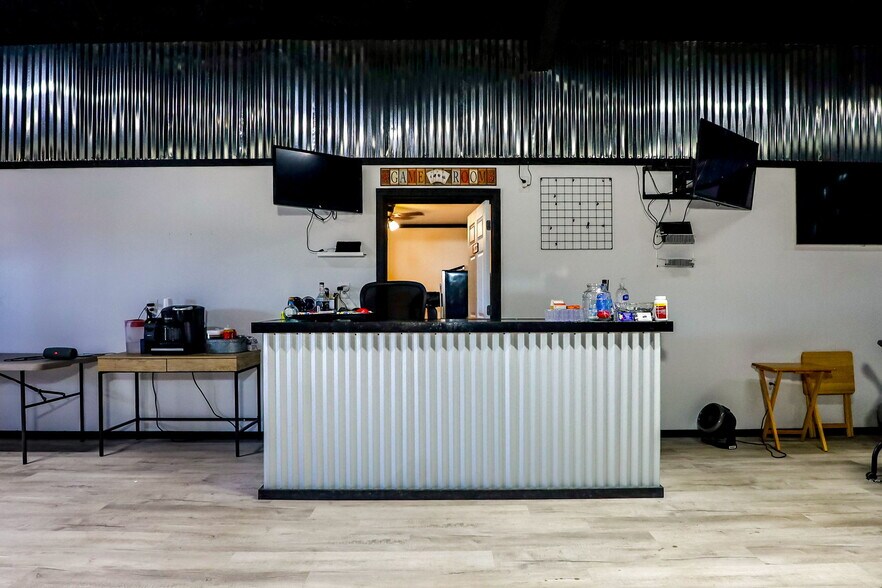 More Photos Of 2715 US Highway 69 N, Lufkin Bar For Sale