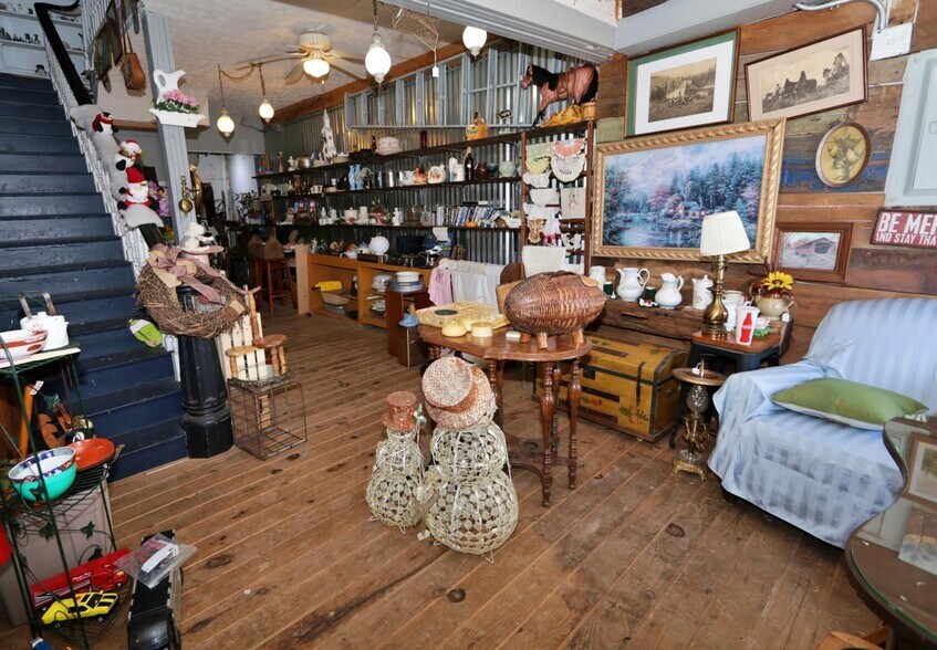 More Photos Of 117 W Shelby St, Falmouth Storefront For Sale