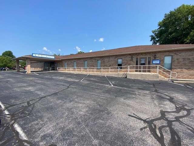More Photos Of 950 S Kenmore Dr, Evansville Medical For Lease