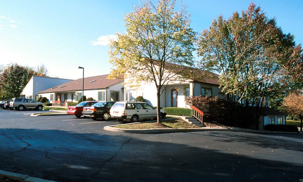 Primary Photo Of 920 Lawn Ave, Sellersville Medical For Sale