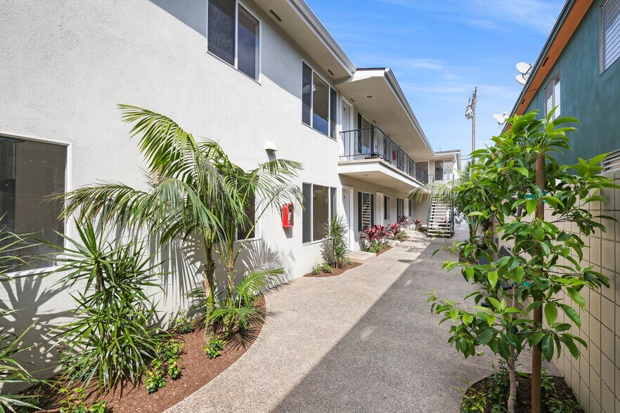 More Photos Of 3020 E 3rd St, Long Beach Apartments For Sale