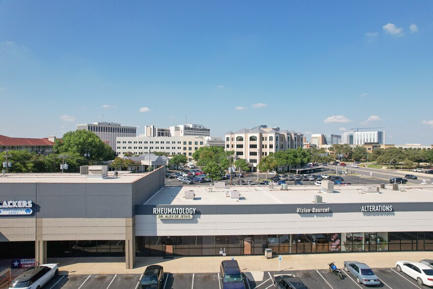 More Photos Of 7959 Fredericksburg Rd, San Antonio Unknown For Lease