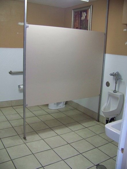 More Photos Of 417 7th St, Modesto Warehouse For Lease