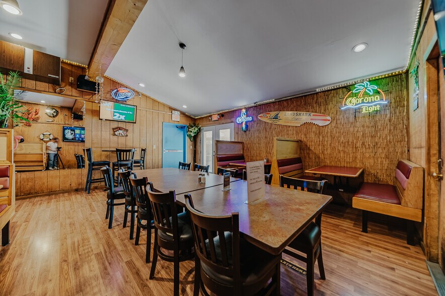 More Photos Of 706 S Washington St, Circleville Bar For Sale
