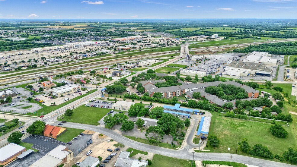 More Photos Of 815 Pecan Grove Rd E, Sherman Medical For Sale