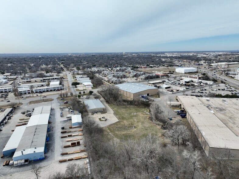 More Photos Of 902 N McDonald St, McKinney Industrial For Lease