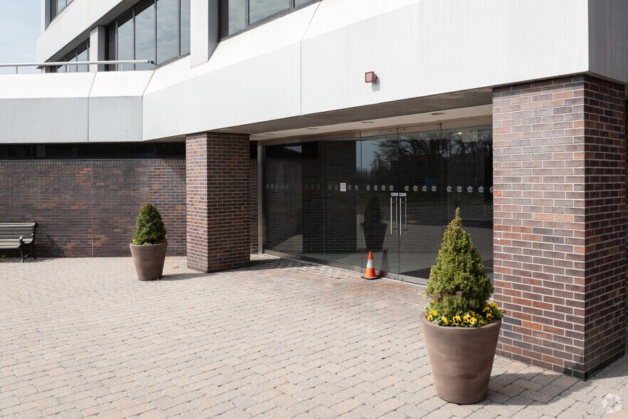 More Photos Of 1 Garret Mountain Plz, Woodland Park Office For Lease