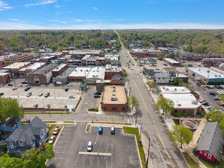 More Photos Of 150 E University Dr, Rochester Storefront Retail Office For Lease