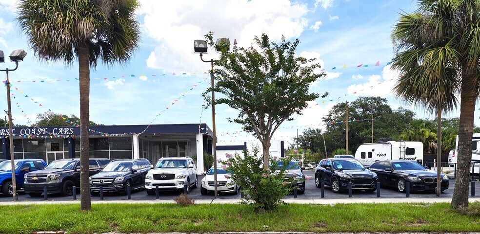 More Photos Of 3333 N Main St, Jacksonville Light Manufacturing For Lease