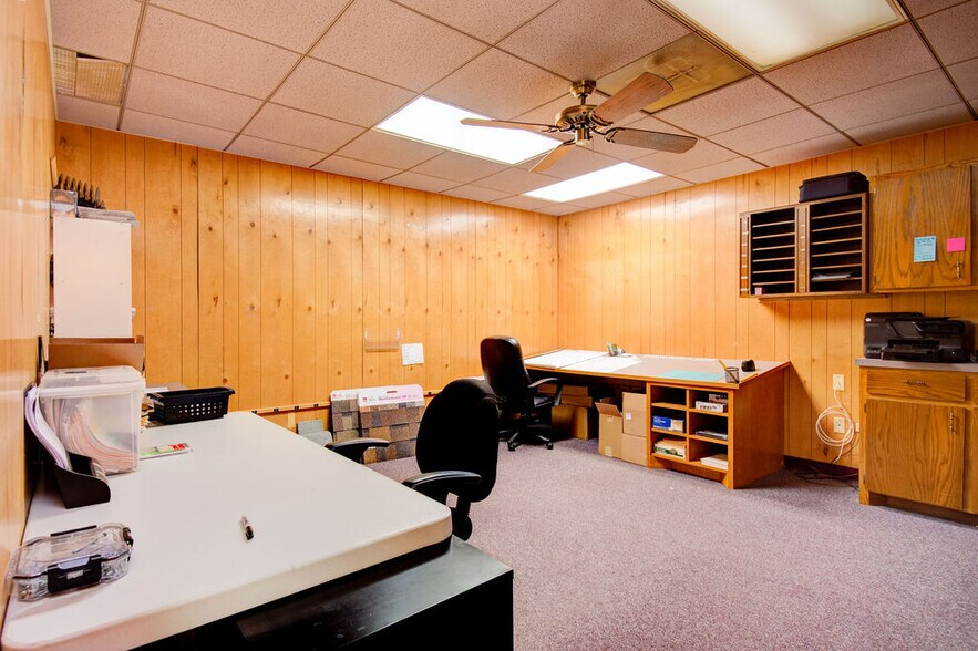 More Photos Of 4414 Avenue A, Lubbock Warehouse For Lease