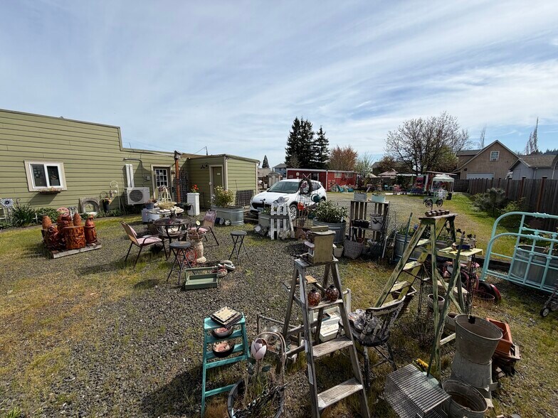 More Photos Of 1120 Main St, Philomath Freestanding For Lease
