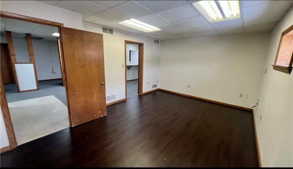 More Photos Of 438 Line Ave, Ellwood City Office For Sale