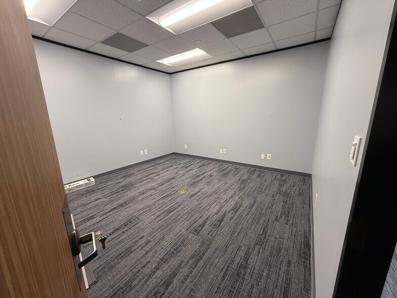 More Photos Of 2170 Buckthorne Pl, The Woodlands Office For Lease