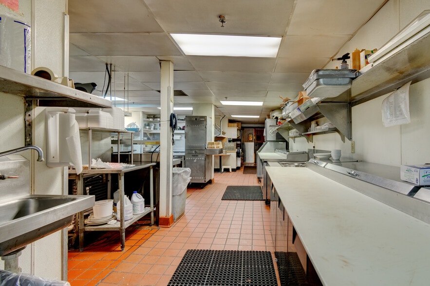 More Photos Of 1702 Park Hill Dr, Gainesville Restaurant For Sale