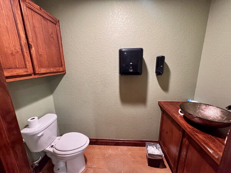 More Photos Of 224 Zander Ln, Pleasanton Warehouse For Sale