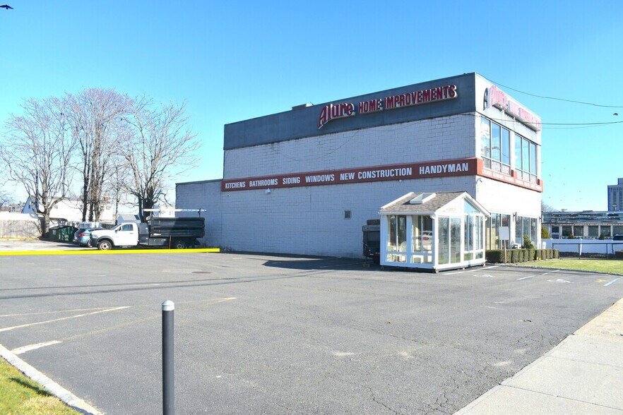 More Photos Of 1999 Hempstead Tpke, East Meadow Freestanding For Lease