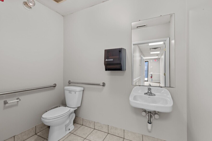 More Photos Of 7011 Beaver Dam Rd, Levittown Industrial For Sale